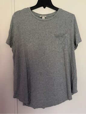 Destination Maternity Heather Gray Short Sleeve Pocket Tee